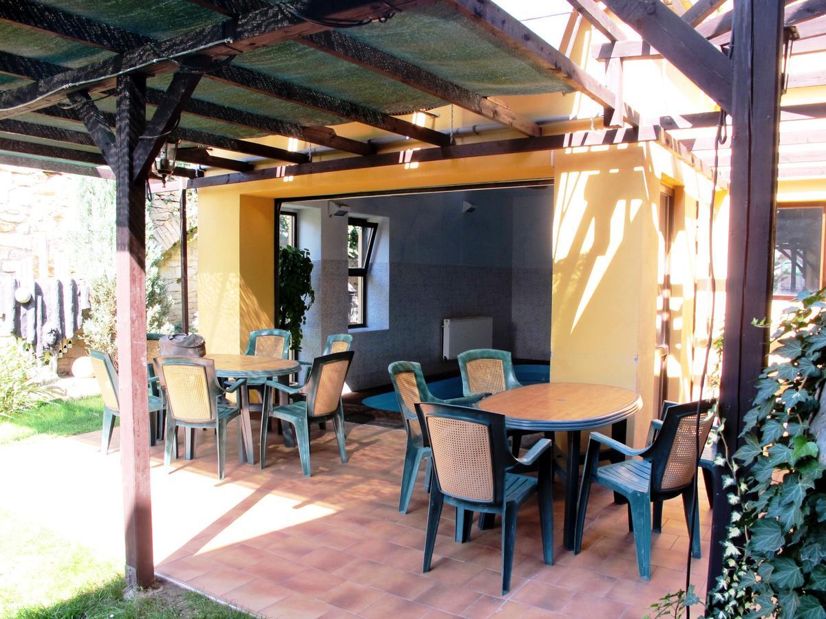 Hotel U Lisky Hostka  Екстериор снимка