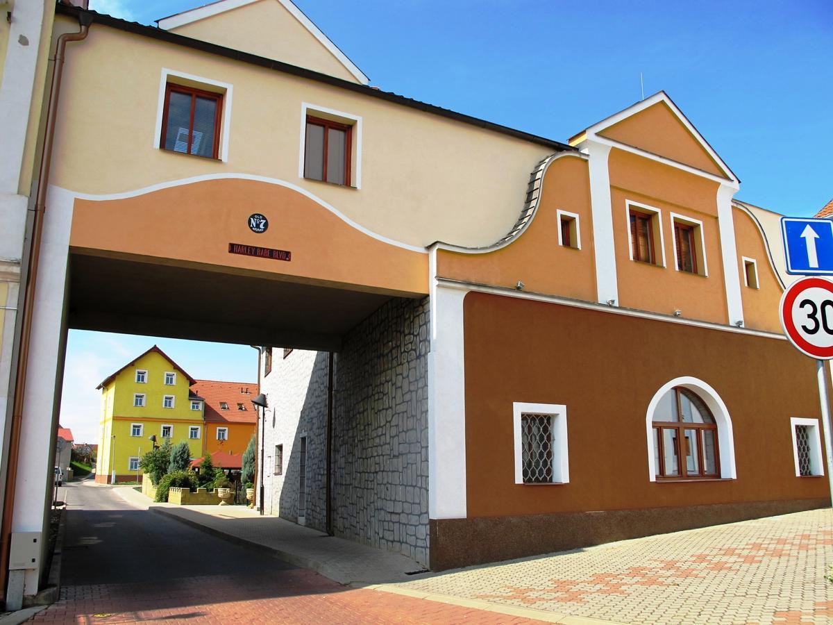 Hotel U Lisky Hostka  Екстериор снимка
