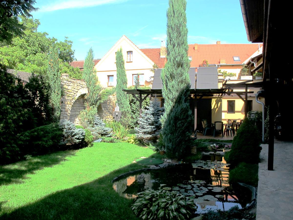 Hotel U Lisky Hostka  Екстериор снимка