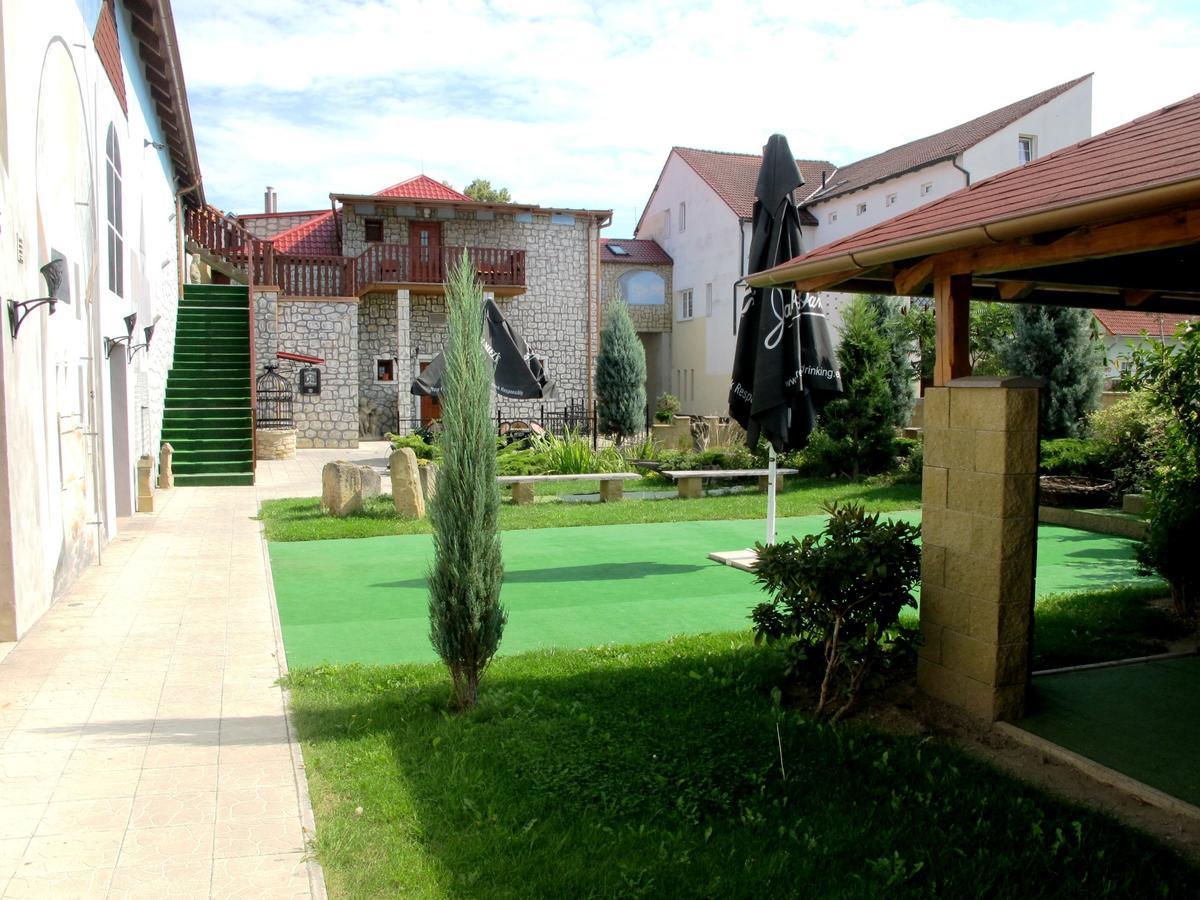 Hotel U Lisky Hostka  Екстериор снимка