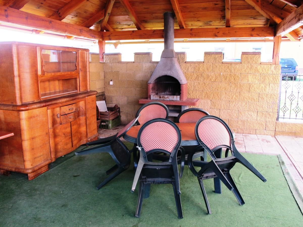 Hotel U Lisky Hostka  Екстериор снимка