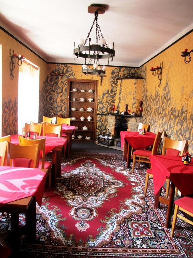 Hotel U Lisky Hostka  Екстериор снимка