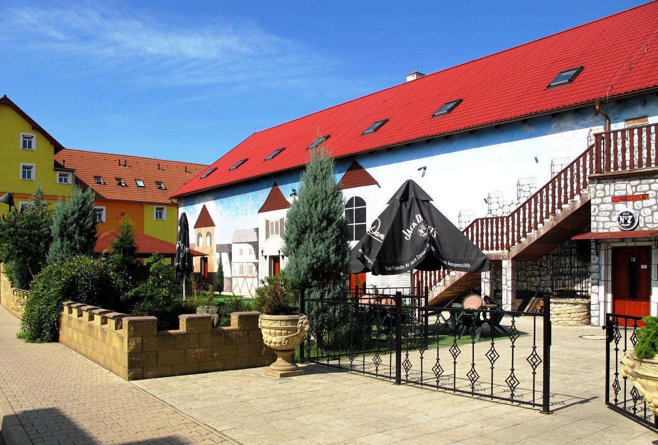 Hotel U Lisky Hostka  Екстериор снимка