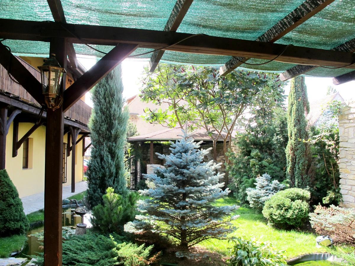 Hotel U Lisky Hostka  Екстериор снимка