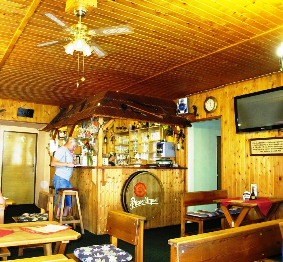 Hotel U Lisky Hostka  Екстериор снимка